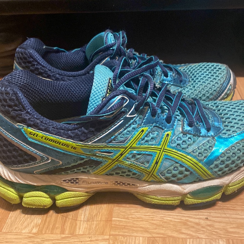 ASICS Running Shoes - Picture 3 of 4